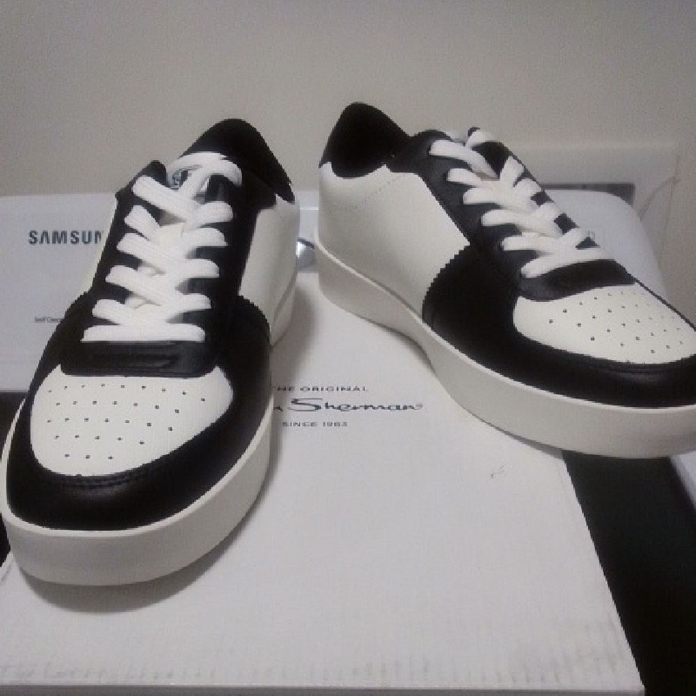NWT NIB Black and White Leather Sneakers